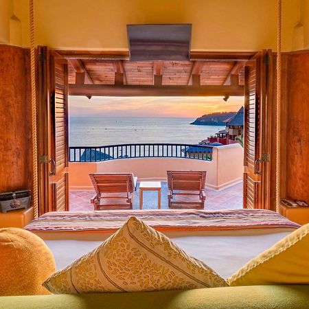 Hilton Grand Vacations Club Zihuatanejo Hotel Exterior photo