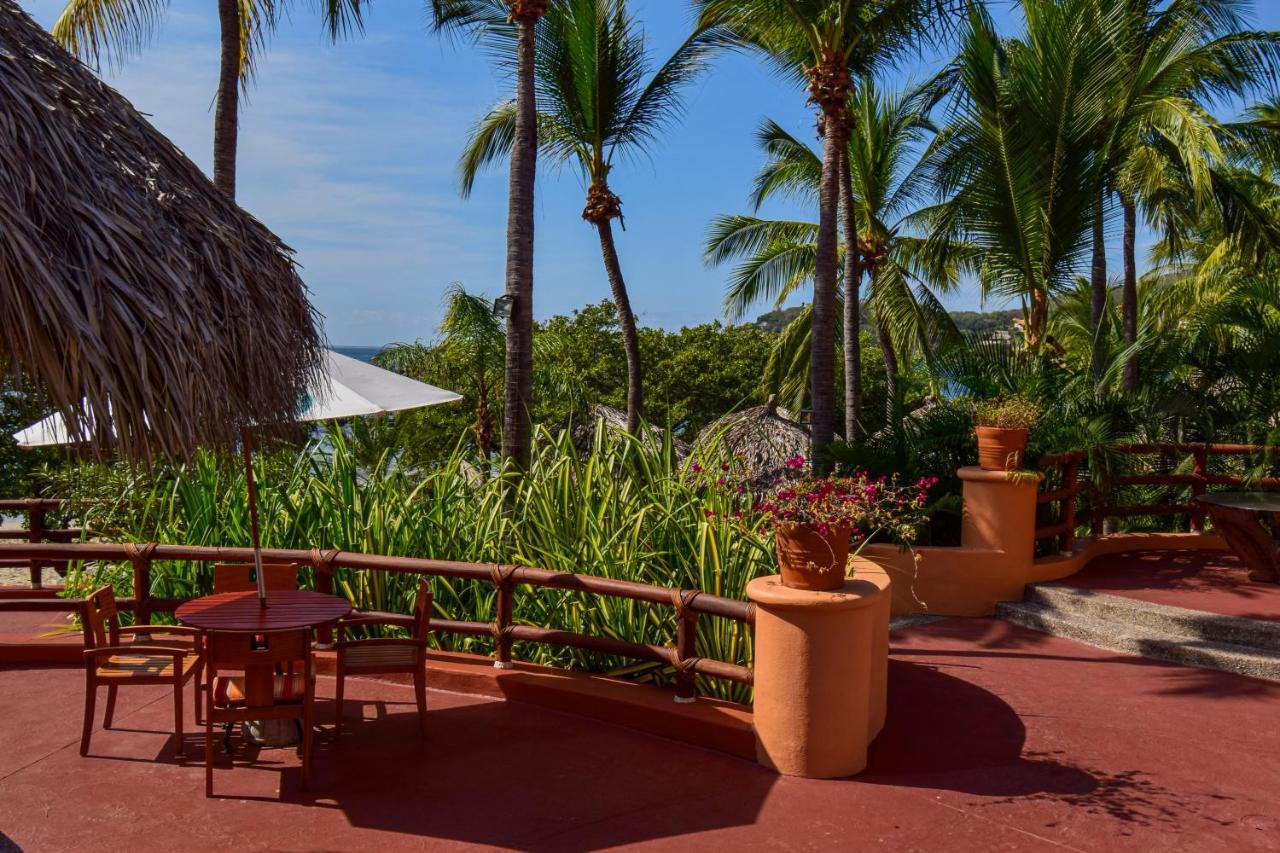 Hilton Grand Vacations Club Zihuatanejo Hotel Exterior photo