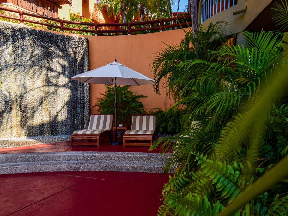 Hilton Grand Vacations Club Zihuatanejo Hotel Exterior photo