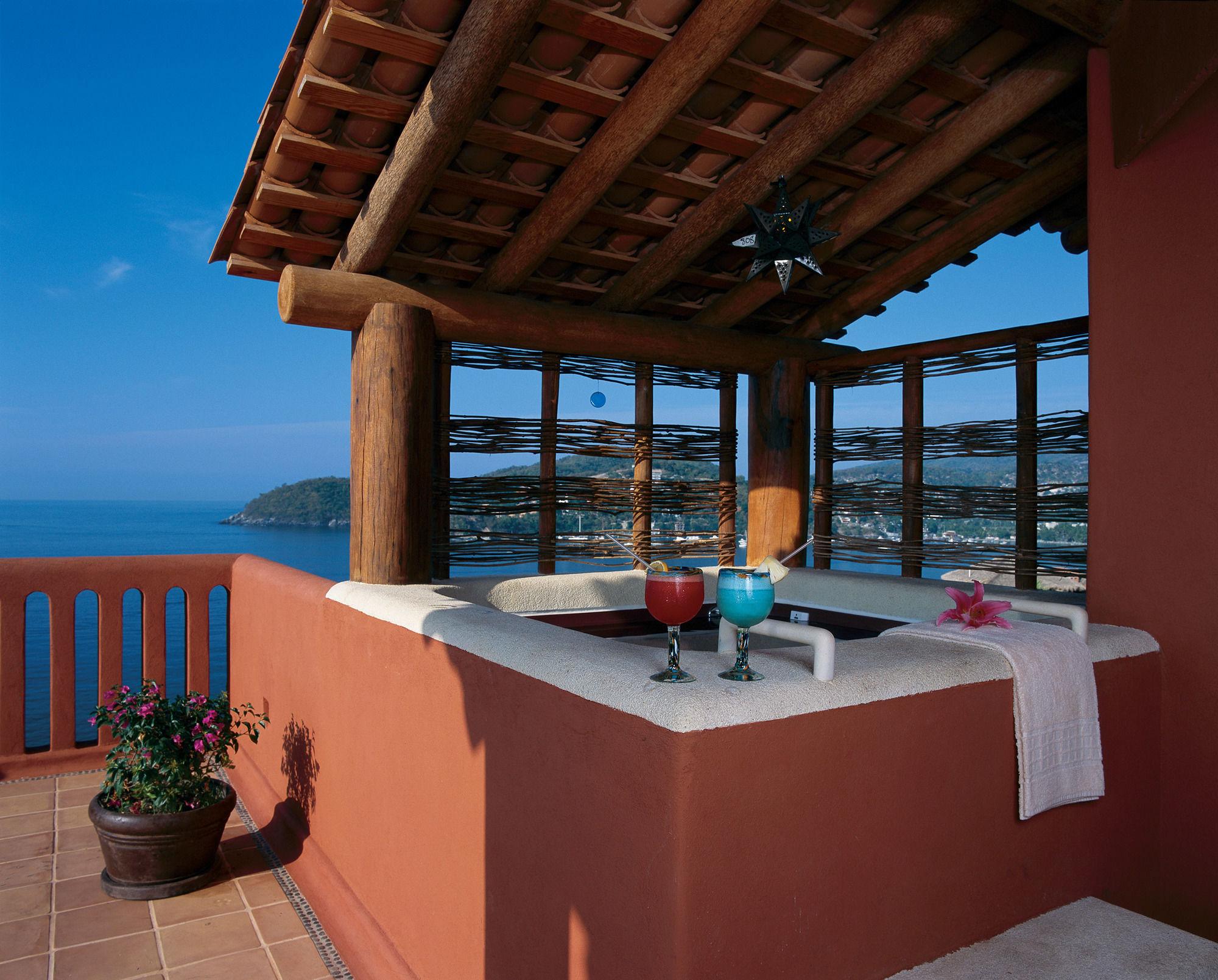 Hilton Grand Vacations Club Zihuatanejo Hotel Exterior photo