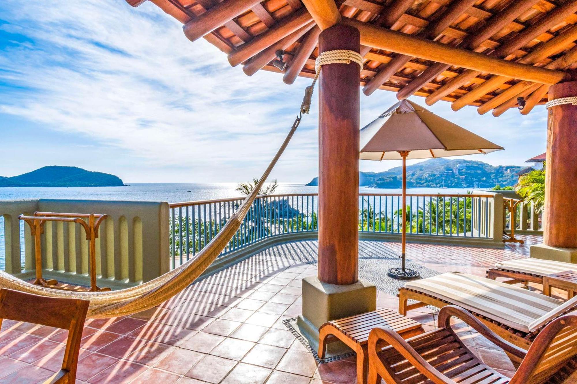 Hilton Grand Vacations Club Zihuatanejo Hotel Exterior photo