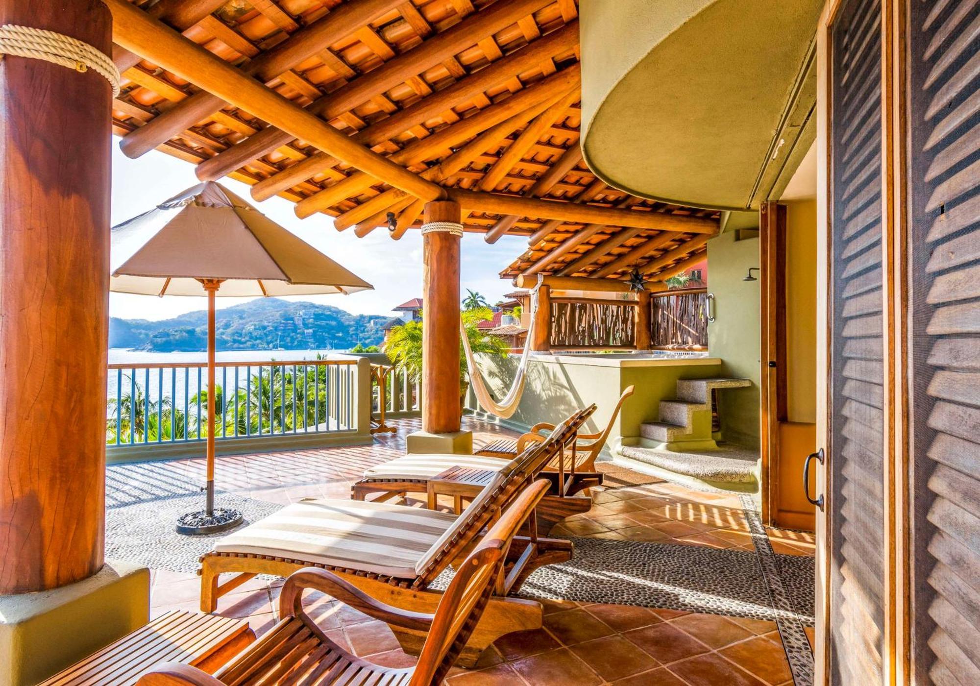 Hilton Grand Vacations Club Zihuatanejo Hotel Exterior photo
