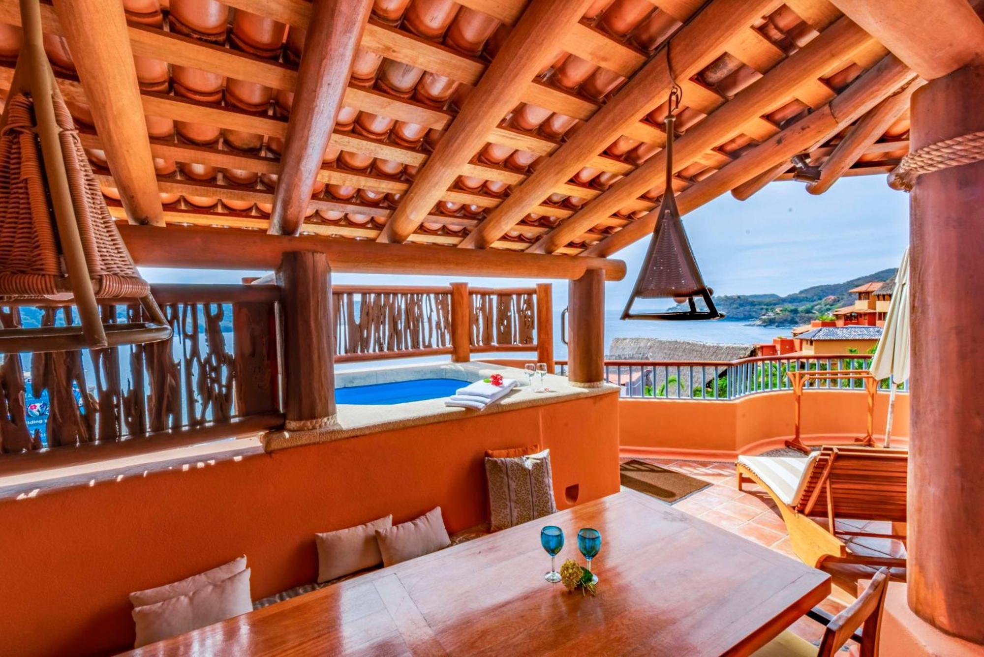 Hilton Grand Vacations Club Zihuatanejo Hotel Exterior photo