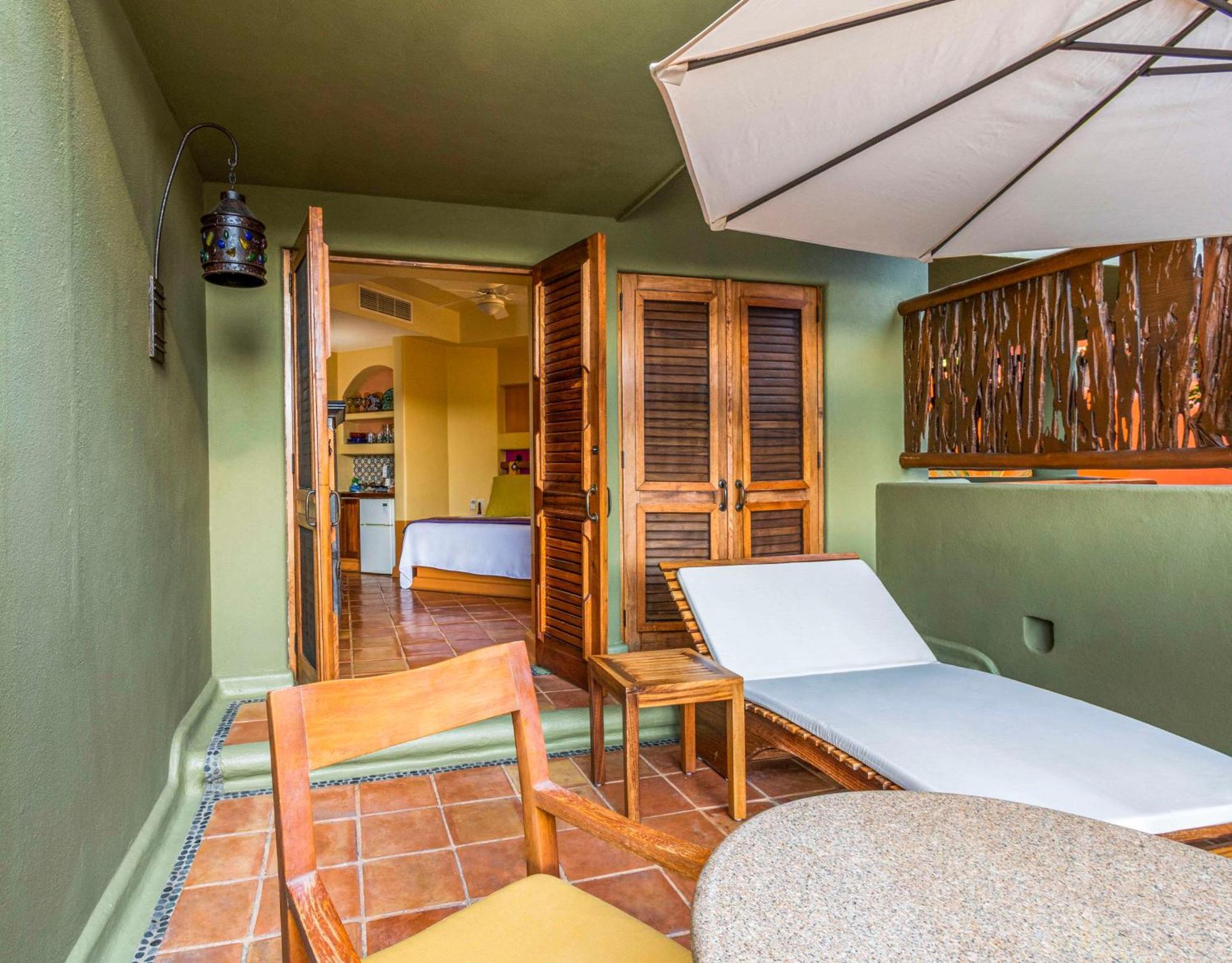 Hilton Grand Vacations Club Zihuatanejo Hotel Exterior photo