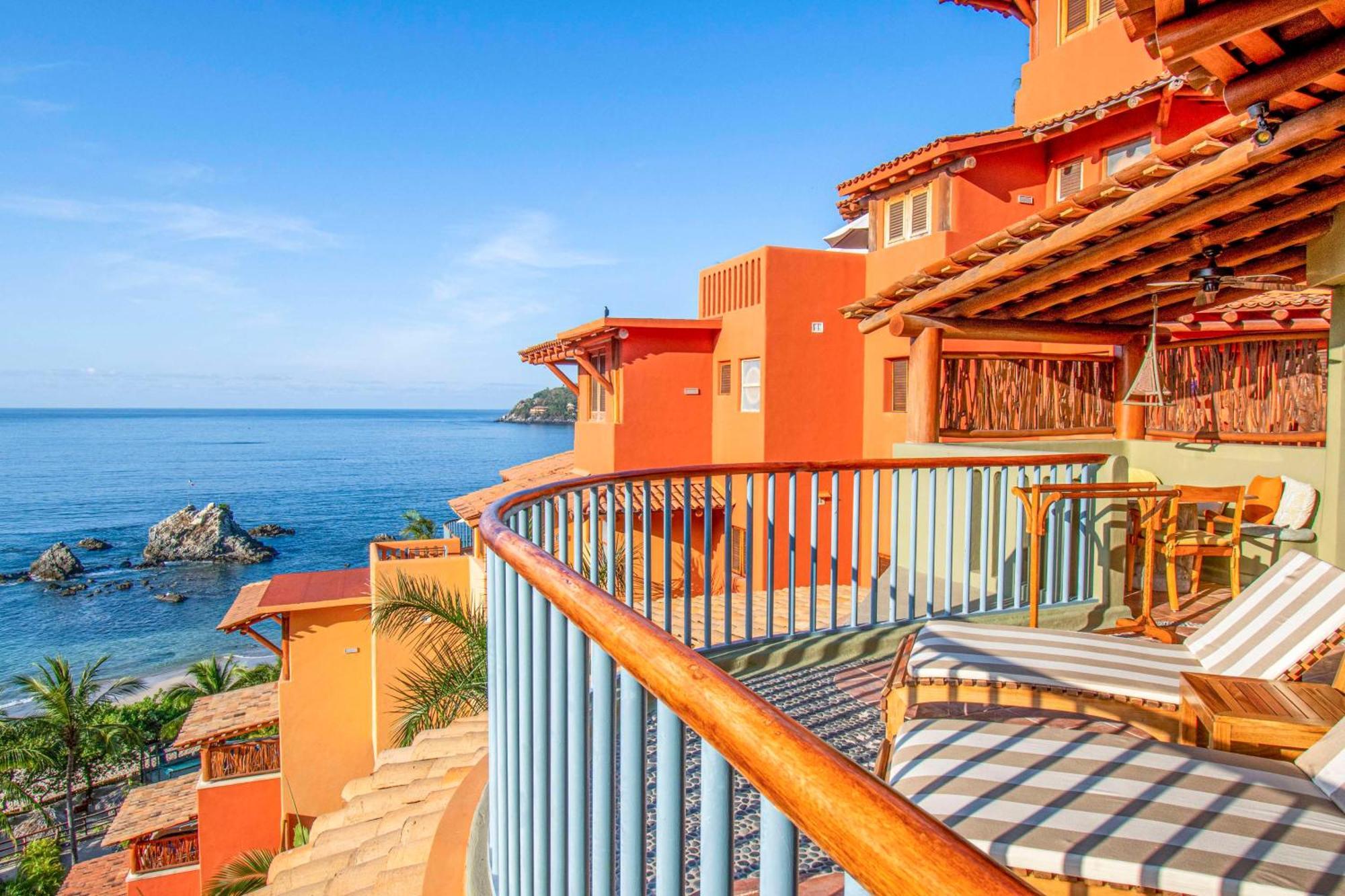 Hilton Grand Vacations Club Zihuatanejo Hotel Exterior photo