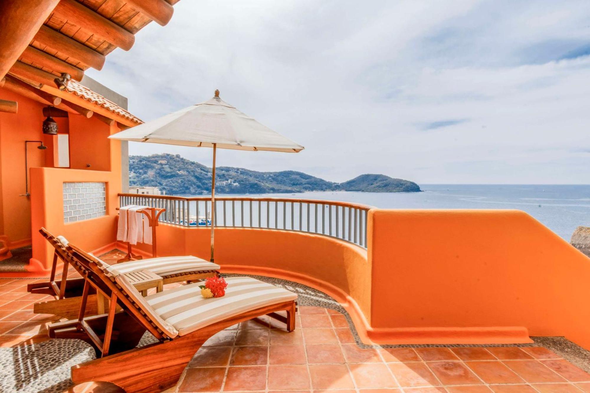Hilton Grand Vacations Club Zihuatanejo Hotel Exterior photo
