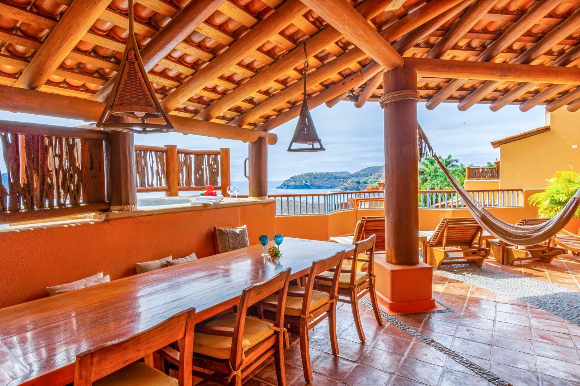 Hilton Grand Vacations Club Zihuatanejo Hotel Exterior photo
