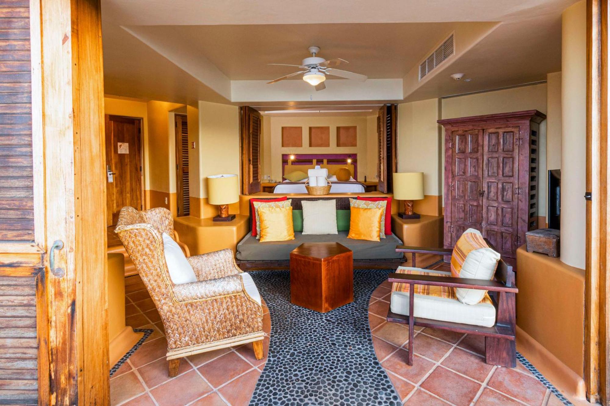 Hilton Grand Vacations Club Zihuatanejo Hotel Exterior photo