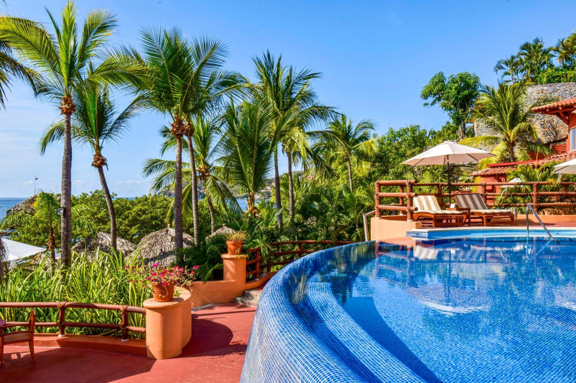 Hilton Grand Vacations Club Zihuatanejo Hotel Exterior photo