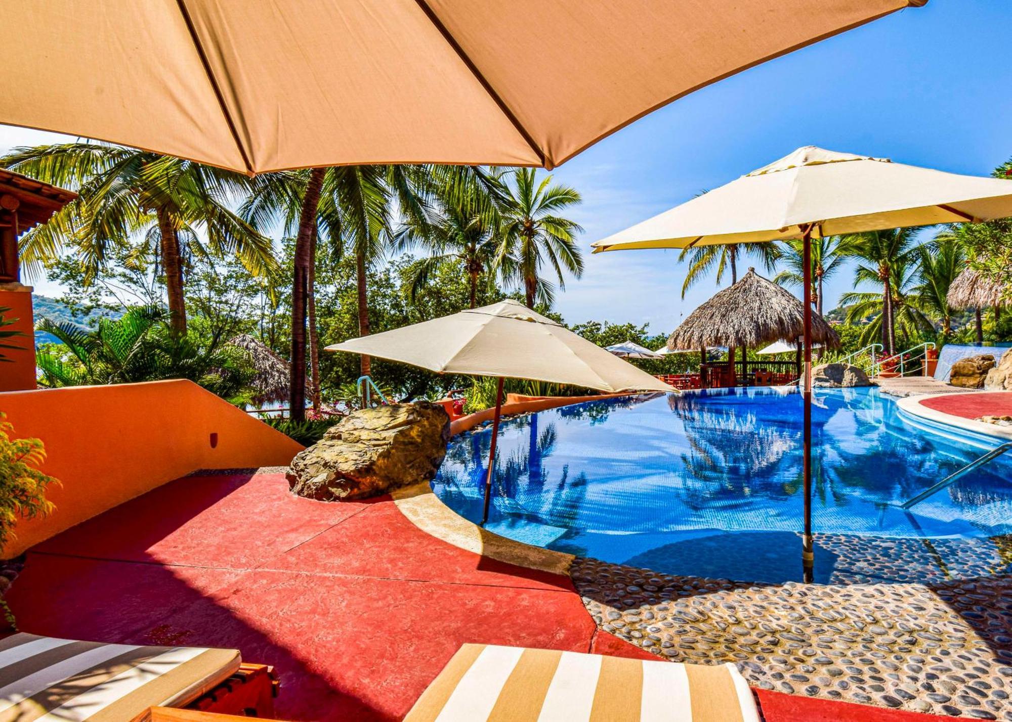 Hilton Grand Vacations Club Zihuatanejo Hotel Exterior photo