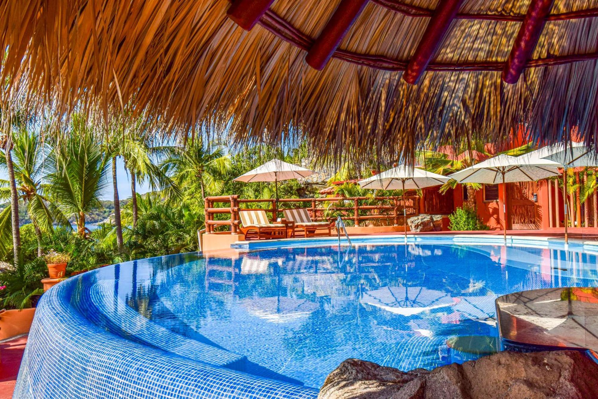 Hilton Grand Vacations Club Zihuatanejo Hotel Exterior photo