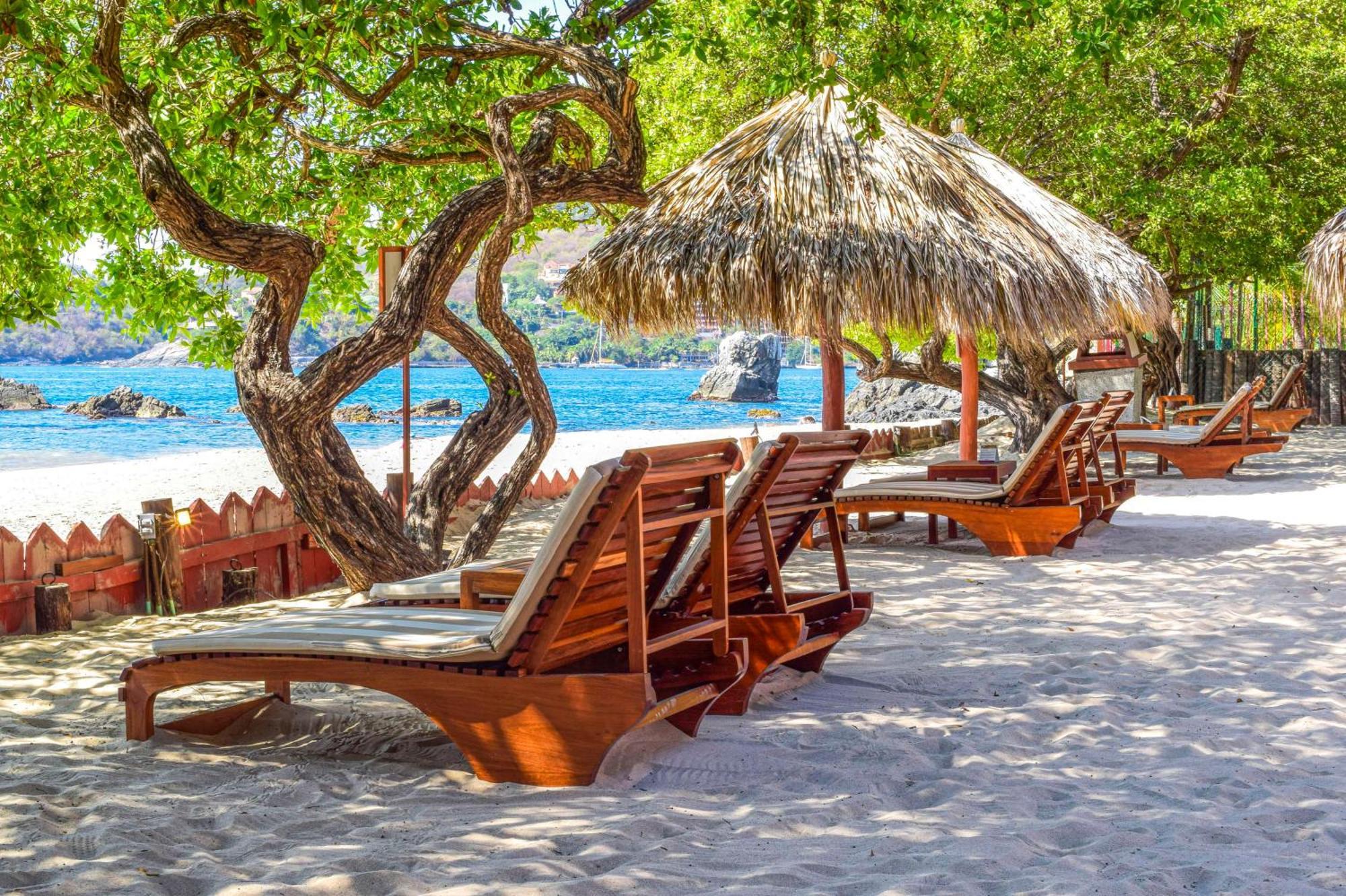 Hilton Grand Vacations Club Zihuatanejo Hotel Exterior photo