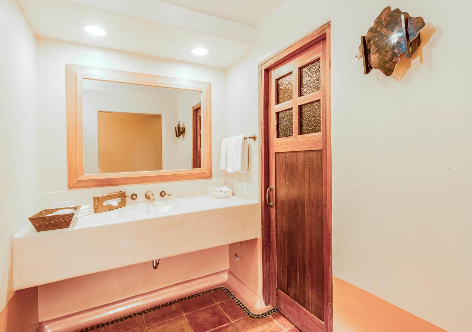 Hilton Grand Vacations Club Zihuatanejo Hotel Exterior photo