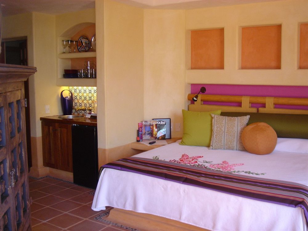 Hilton Grand Vacations Club Zihuatanejo Hotel Exterior photo