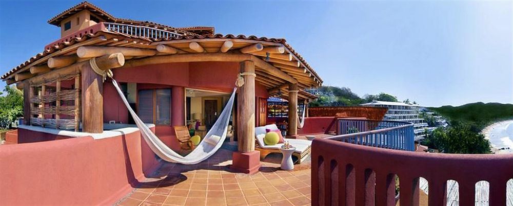 Hilton Grand Vacations Club Zihuatanejo Hotel Exterior photo
